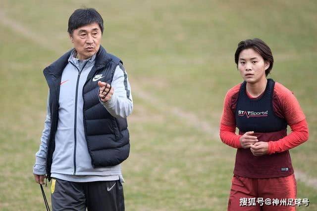 巴萨即将与19岁新星贝尔纳尔续约至2031年，解约金增至5亿欧